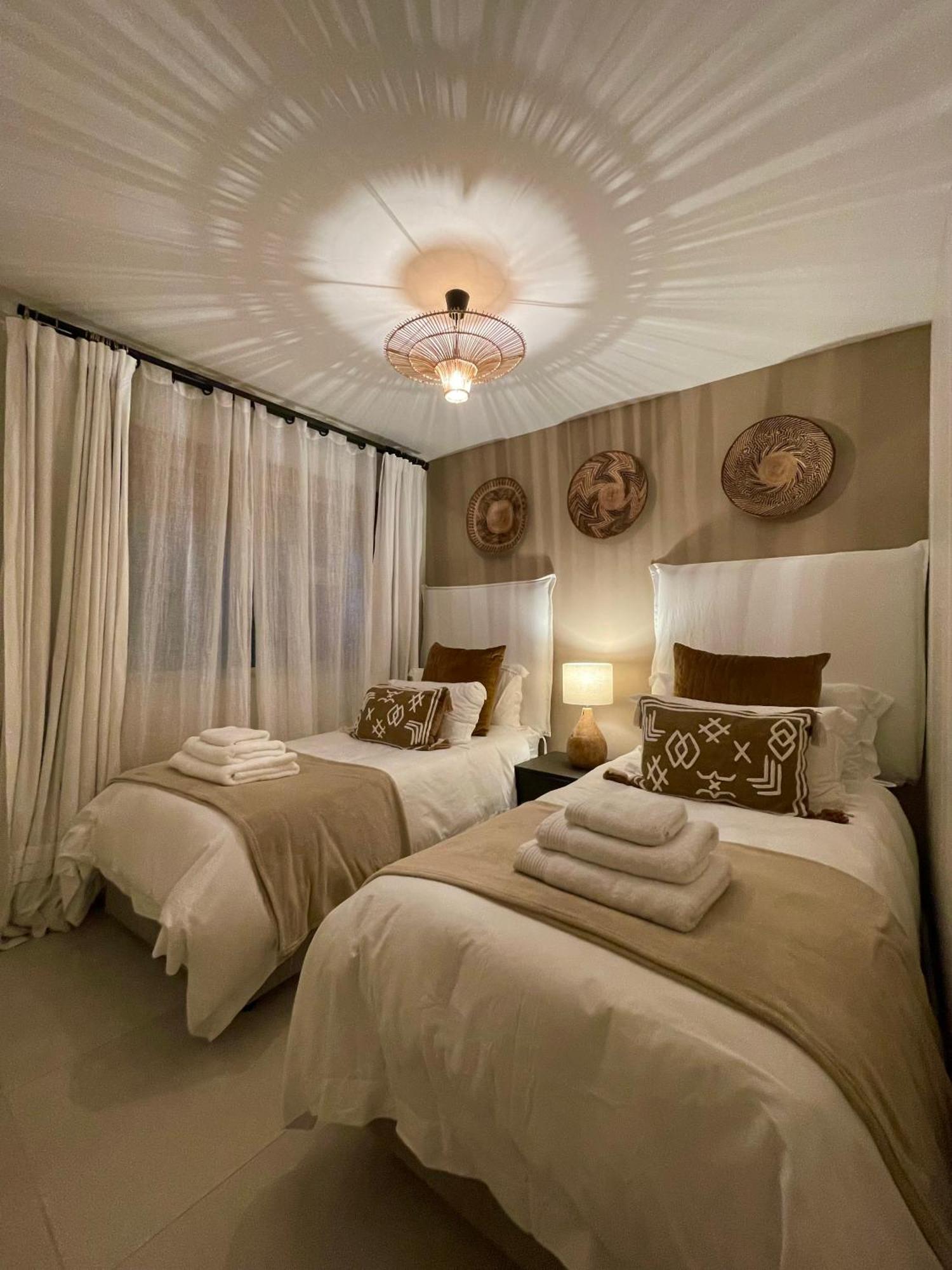 Abode Africa Apartment Bloubergstrand Exterior photo